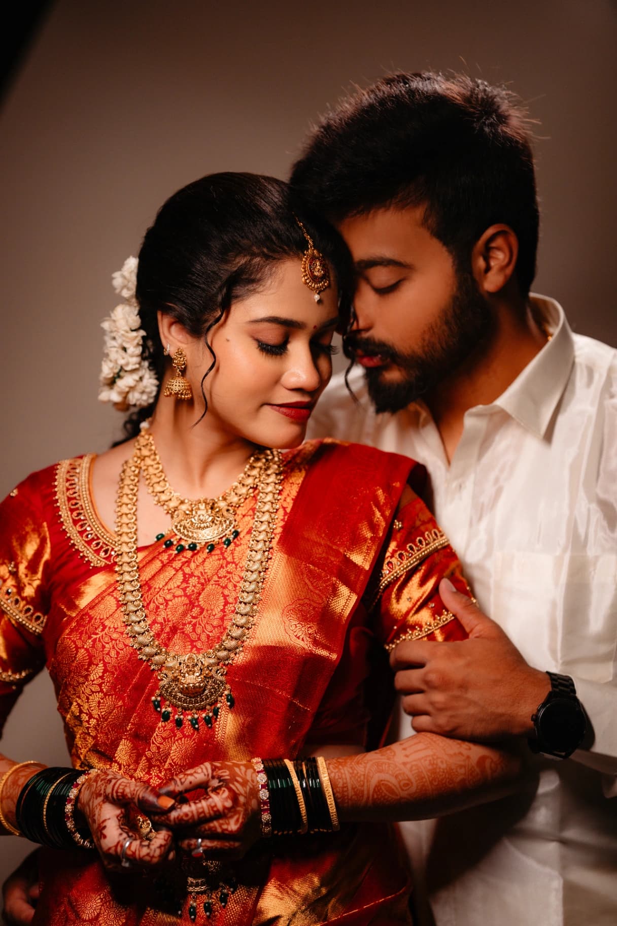 Traditional South Indian Valaikappu baby shower ritual with glass bangles and blessings in Hosur
